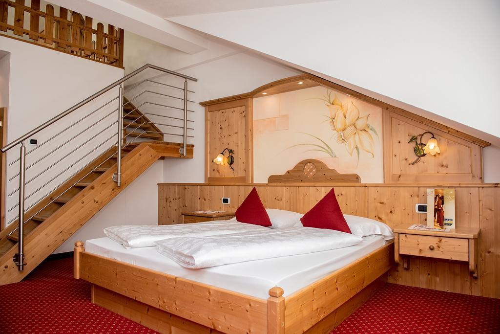 Hotel Loewe Dolomites San Candido Exteriér fotografie